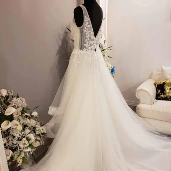 WEDDING DRESS - Picture 6 of 6